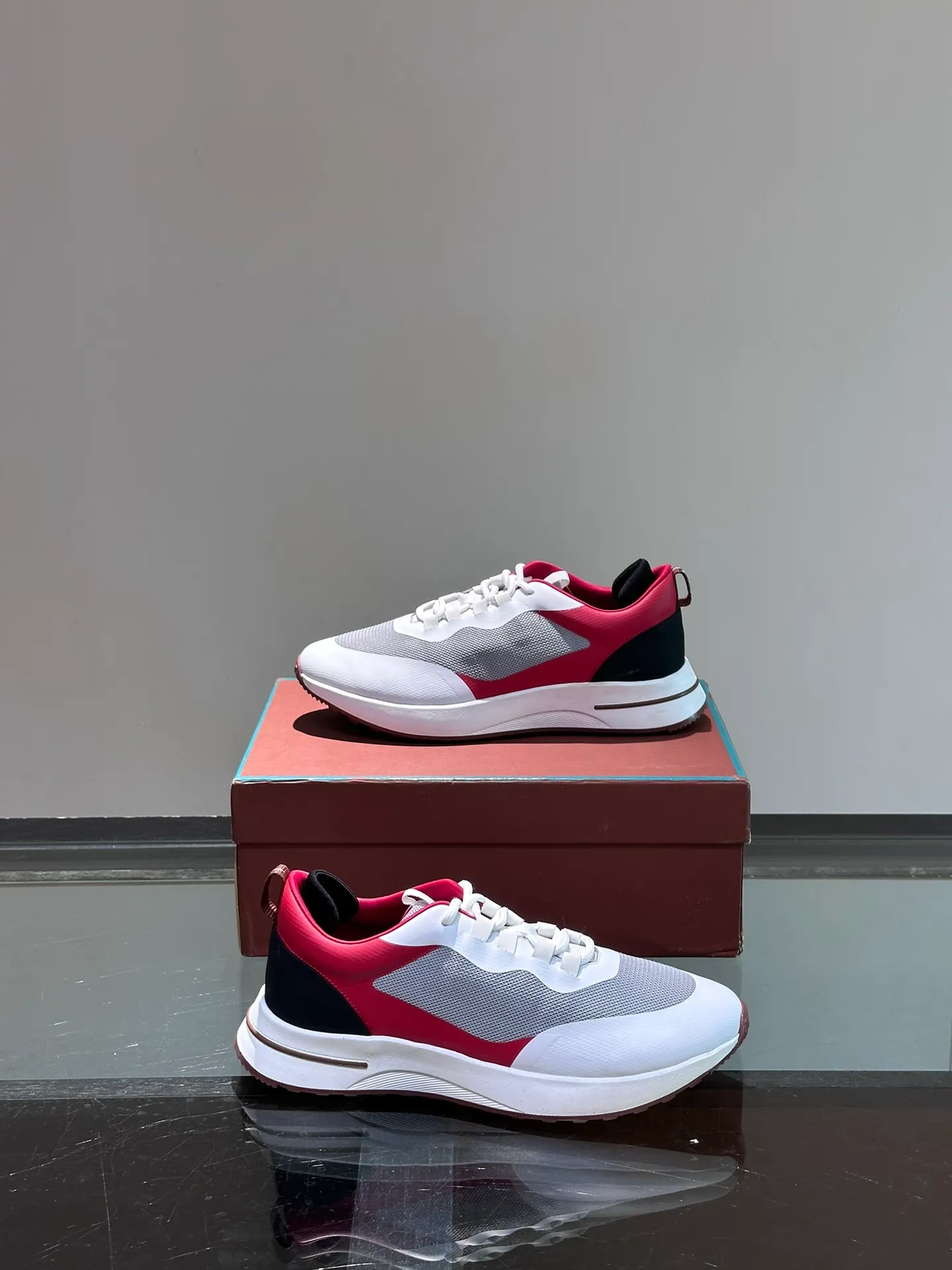 Factory price: 540💰Loro men's shoes💰iana niche Loro classic jogging shoes, men's lace-up casual shoes and sneakers, high-quality lightweight and comfortable fabrics, suitable for outdoor leisure, the color scheme is young and energetic, and it looks great with sportswear or casual suits! Size: 39-45 (46 customized)